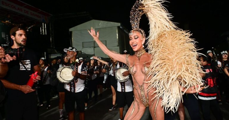 Famosas que sambaram no Anhembi no sábado: Sabrina Sato, Thelminha e Juju Salimeni