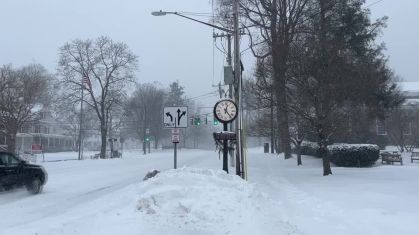 Neve em Connecticut supera capacidade de limpeza das equipes