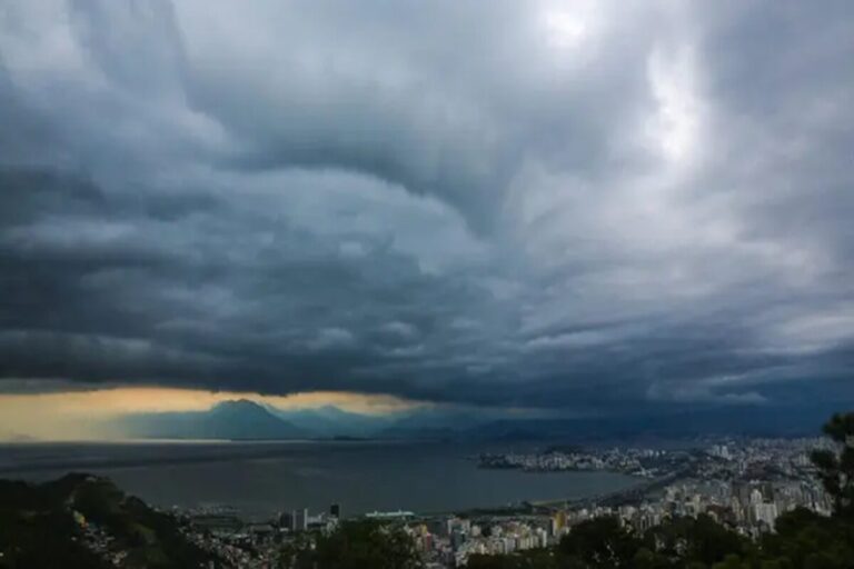 Alerta vermelho do Inmet mobiliza Rio Grande do Sul e Santa Catarina