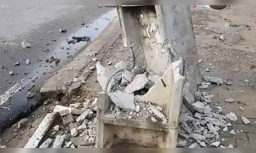 Motorista embriagada colide carro contra poste em Ivaiporã