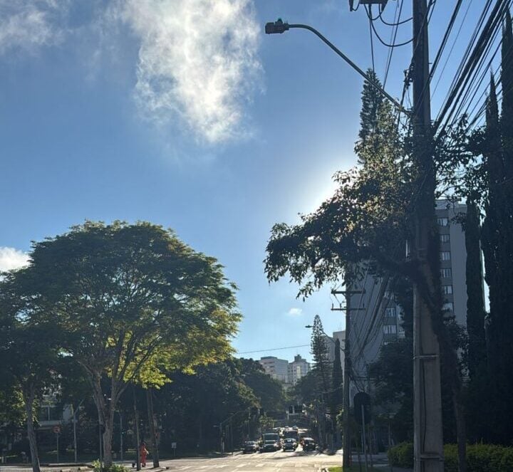 Previsão do tempo no Paraná indica calor e temporais durante o carnaval