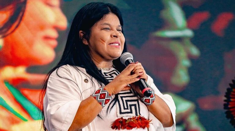 Sônia Guajajara enfrenta suspeita de infecção e é internada em UTI em São Paulo