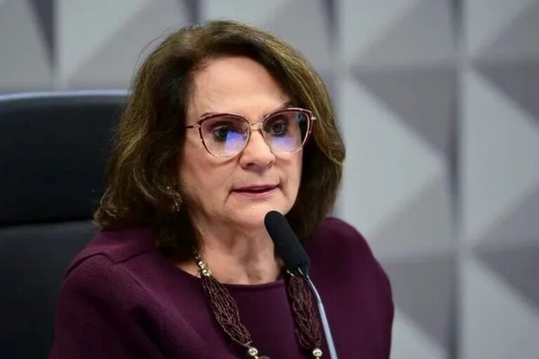 Damares Alves solicita vistoria em cela de Bolsonaro após queda