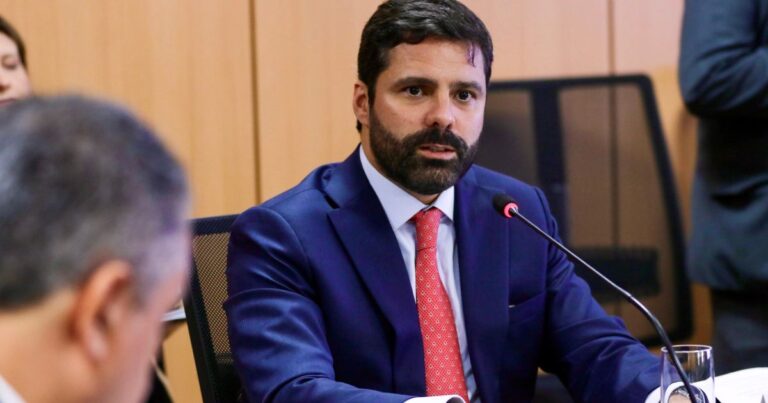 Ministro interino da Justiça mantém rotina sem alterações após quatro dias