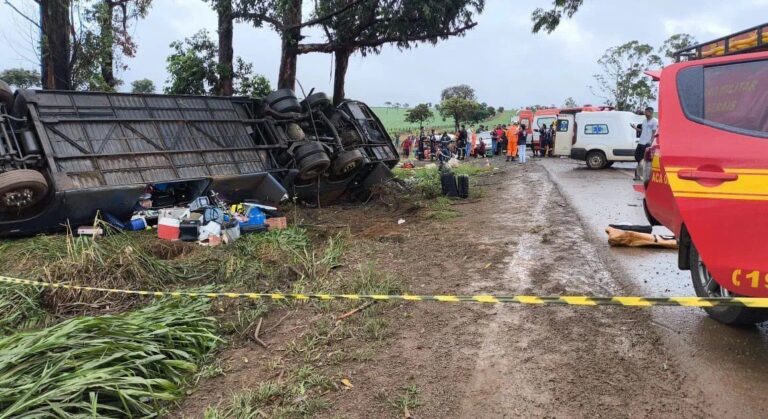 Acidente com ônibus em Minas revela falhas na autorização para viagens