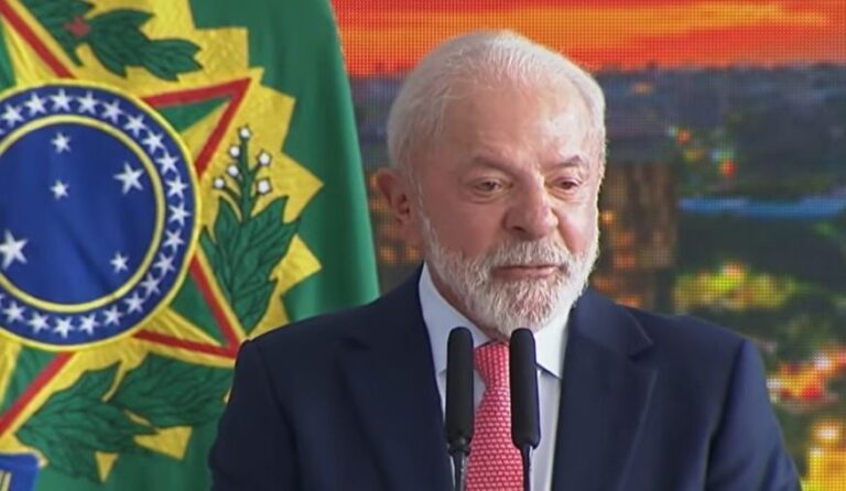 Lula reafirma compromisso do Brasil com a paz em conversa com líder palestino