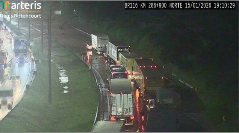 Régis Bittencourt enfrenta 37 km de congestionamento após fortes chuvas