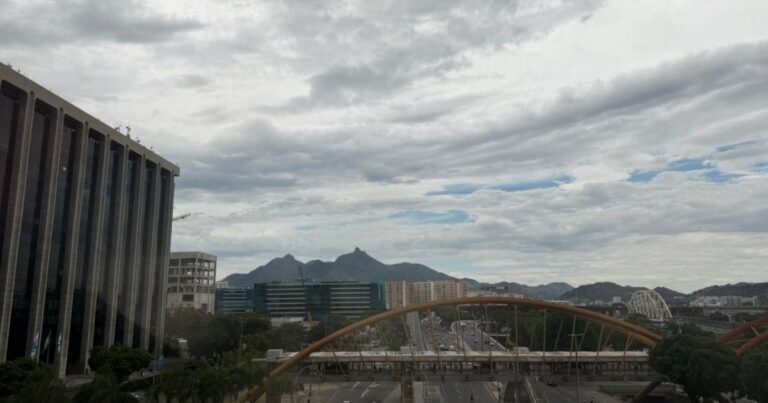 Rio de Janeiro alerta para temporal com nível de severidade alto