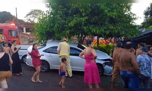 Acidente em cruzamento de Ivaiporã resulta em veículos contra muro