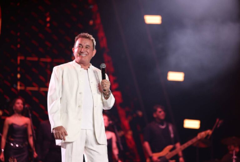 Amado Batista em Curitiba 2026: veja detalhes do show no Teatro Positivo