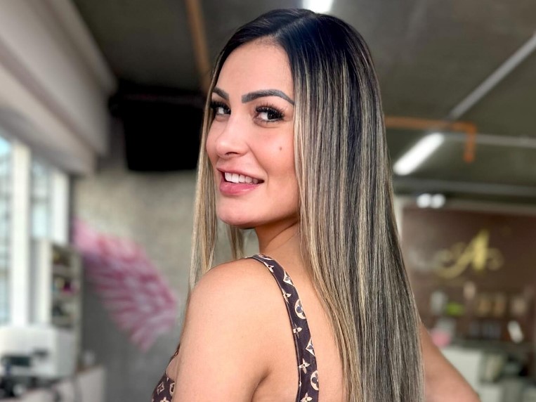 Andressa Urach revela dores emocionais em desabafo sobre sua trajetória