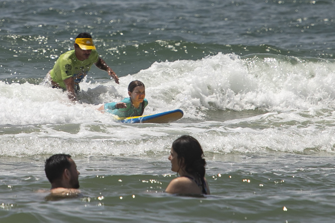 Escolinha de surfe em Ipanema esgota vagas rapidamente na temporada 2025/2026