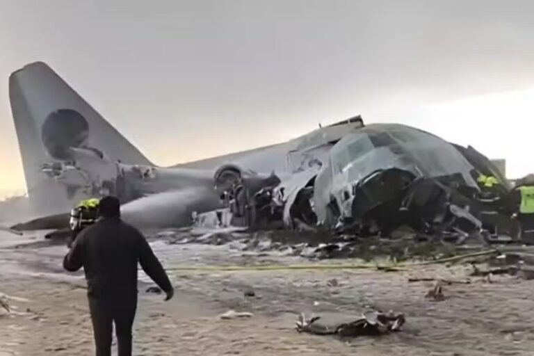 Acidente com avião militar causa 15 mortes e destruição em El Alto