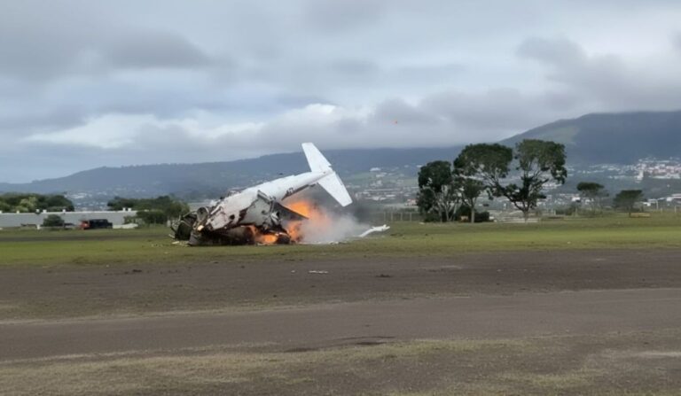 Avião cai na decolagem e seis morrem na Colômbia
