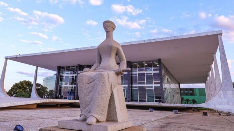 Conflito entre legalidade formal e legitimidade moral no Supremo Tribunal Federal