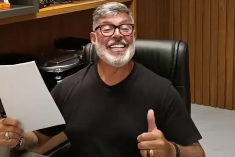 Alexandre Frota recria meme sobre transferência de Bolsonaro à Papudinha