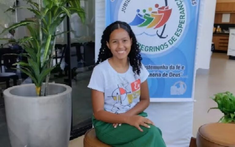 Mãe fala sobre dor após morte da adolescente Beatryz em Goiás