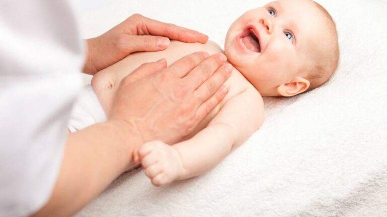 O que a primeira gargalhada do bebê revela sobre a mente humana