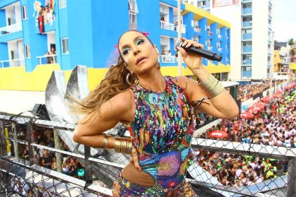 Ivete Sangalo anima bloco no carnaval de rua em São Paulo