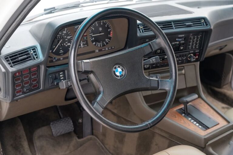 BMW Série 7 destaca luxo e status em Stranger Things na Netflix