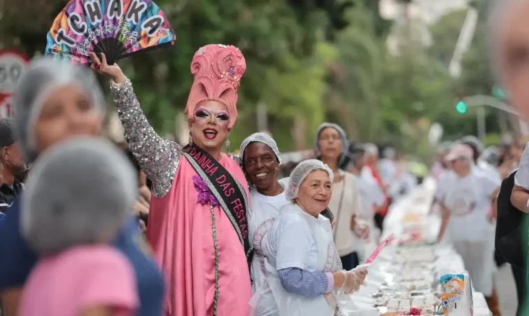 Aniversário de São Paulo é celebrado com o bolo do Bixiga