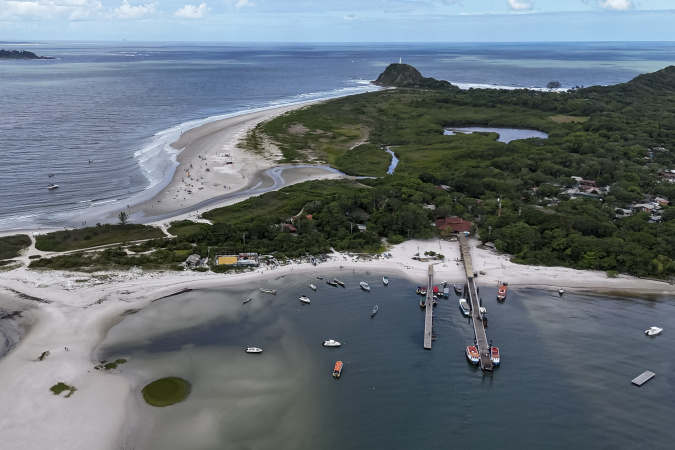 Controle de acesso e saneamento impulsionam turismo na Ilha do Mel