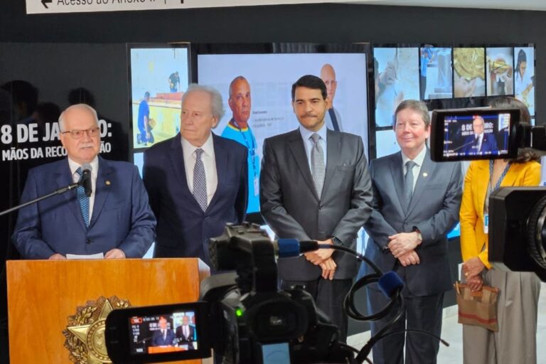 Jorge Messias participa de evento no STF marcando 8 de Janeiro