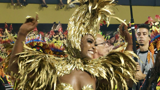 Juliana Paes exibe corpo sarado em ensaio técnico do Carnaval 2026