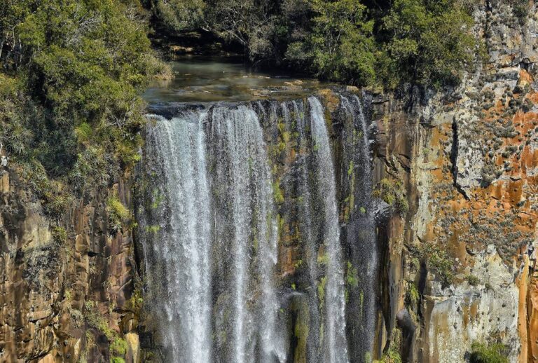 cachoeiras perto de curitiba oferecem refúgio ideal para bate e volta