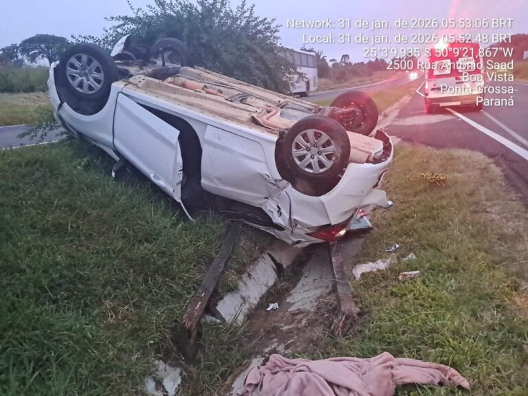 Motorista embriagada provoca capotamento e deixa feridos em Carambeí