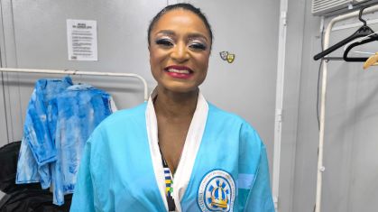 Dandara Oliveira celebra 30 anos de Vila Isabel e amizade com Sabrina Sato