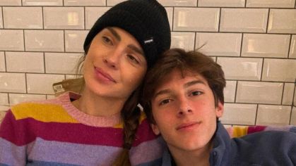 Carolina Dieckmmann expressa emoção ao se despedir do filho em Amsterdã