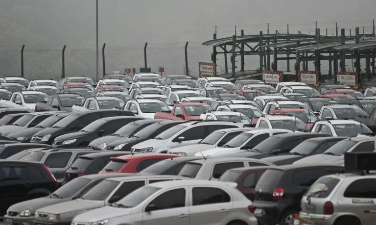 Fenabrave projeta crescimento de 3% para automóveis e comerciais leves em 2026