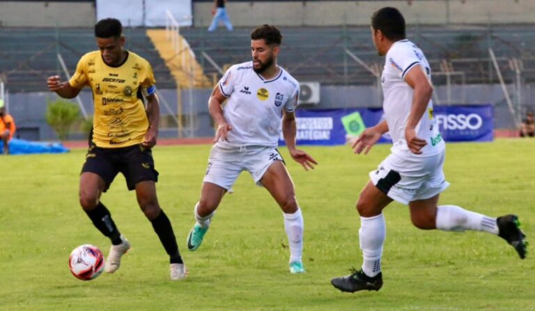 Cascavel vence galo maringá e lidera grupo a no paranaense 2026