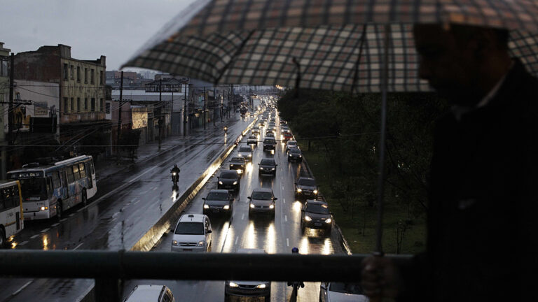 Chuva ganha força e provoca instabilidades em São Paulo neste domingo 8