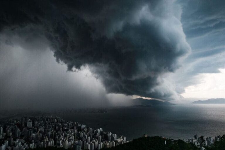 Ciclone extratropical provoca alerta e temporais no Sul em 10 de janeiro