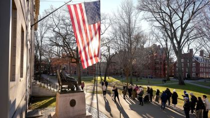 Governo Trump intensifica processo bilionário contra Universidade Harvard por discriminação