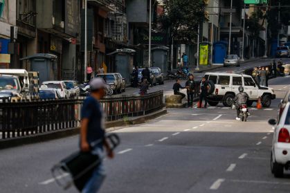 Venezuelanos buscam normalidade em meio a repressão e crise econômica