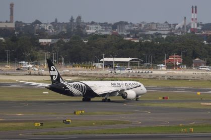Companhias aéreas ajustam preços das passagens diante da guerra do Irã