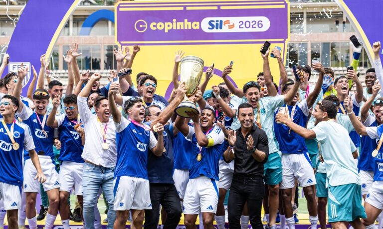 Cruzeiro conquista bicampeonato invicto da Copinha após 19 anos