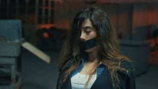 Cengiz permite despedida de Zeynep e Melek antes da morte na novela Mãe