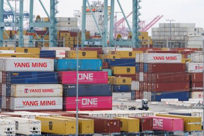 Déficit comercial dos EUA cai para menor nível desde 2009 em outubro