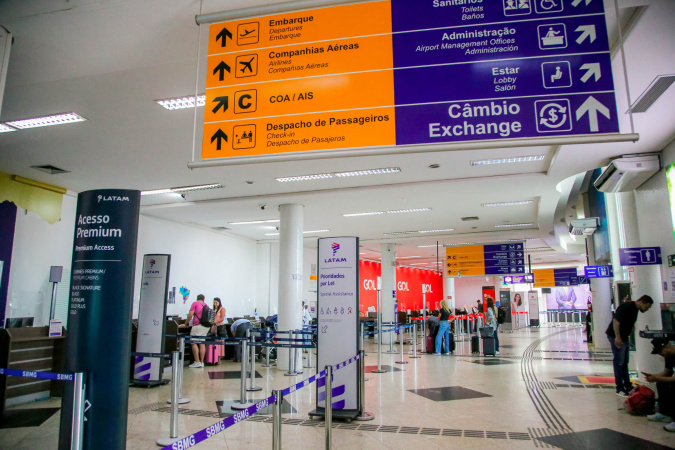 Carnaval aumenta movimento em 12% nos aeroportos do Paraná