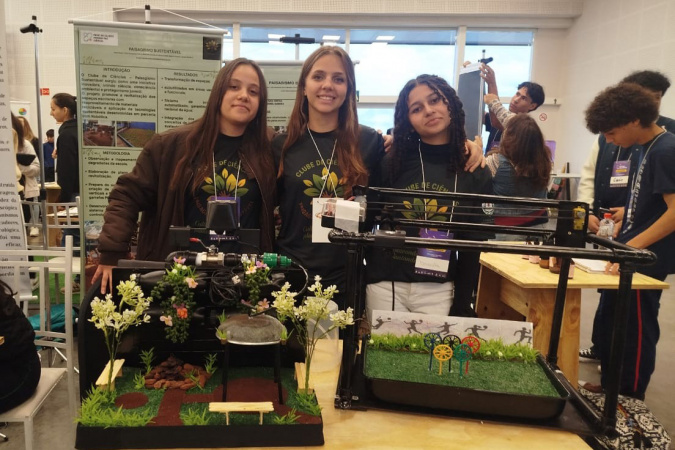 Alunos da rede estadual inovam com projetos científicos na Expo Umuarama
