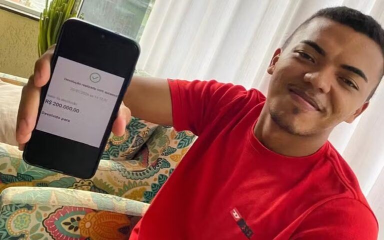 Estudante devolve pix de 200 mil após erro em transferência