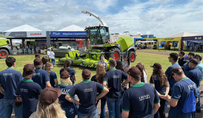 Estudantes do agronegócio participam de tour técnico no dia de campo da C.Vale