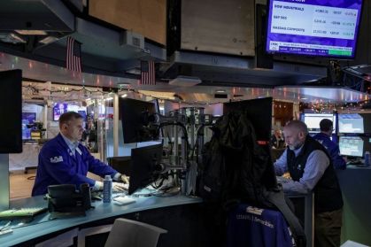 Wall Street reage a dados de emprego enquanto Nasdaq se valoriza com IA
