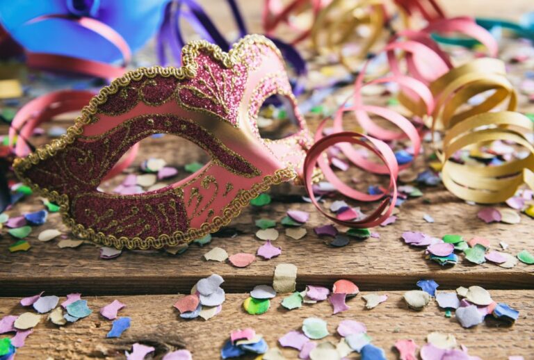 Fantasia incentiva diversão e criatividade no Carnaval de Curitiba