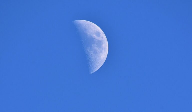 Lua minguante em 8 de janeiro marca fase de recolhimento e equilíbrio