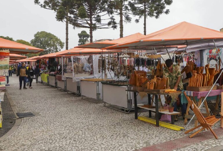 Curitiba amplia oferta com 20 feirinhas abertas nesta quarta-feira